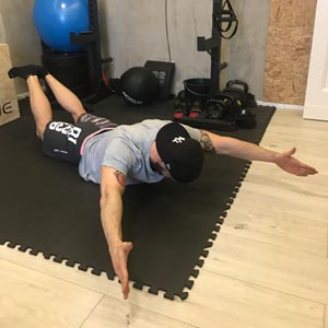 Superman mit gestreckten Armen mit Aussenrotation von Lazar